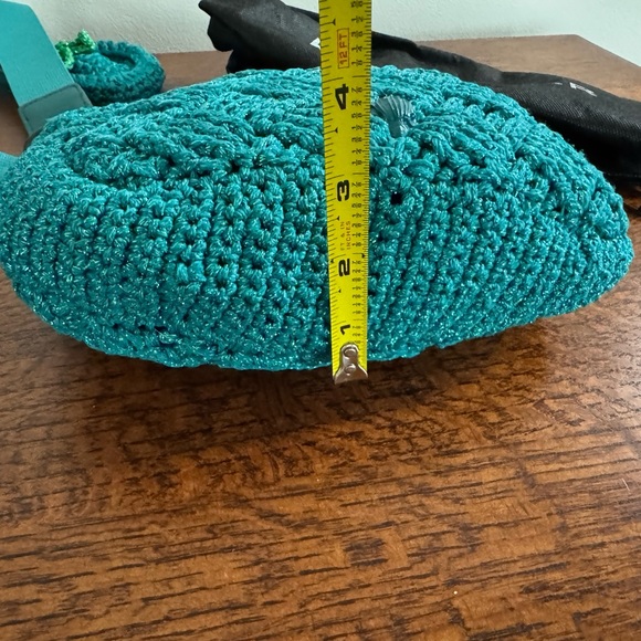 NWT Kurt Geiger Crochet Teal Crossbody Bag with Chain Strap and Coin Pouch - Picture 7 of 9
